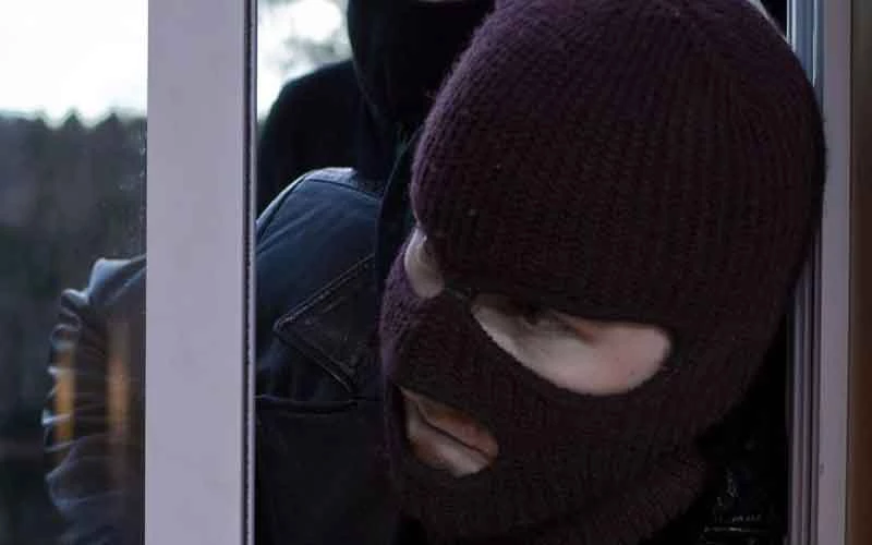 Σοκ στην Κεφαλονιά: Κουκουλοφόροι εισέβαλαν σε σπίτι έστειλαν στο νοσοκομείο μία οικογένεια